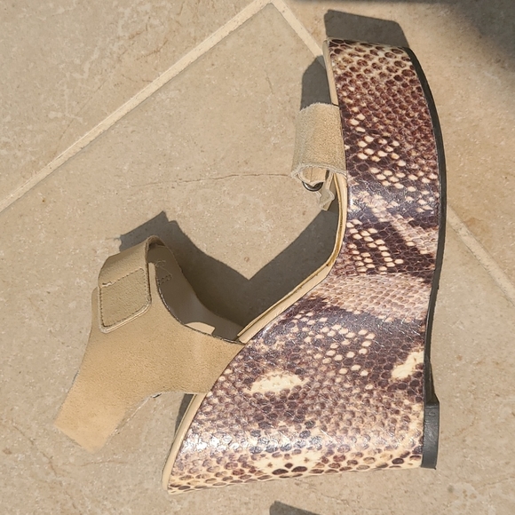 BCBG suede snake heels - Picture 5 of 9